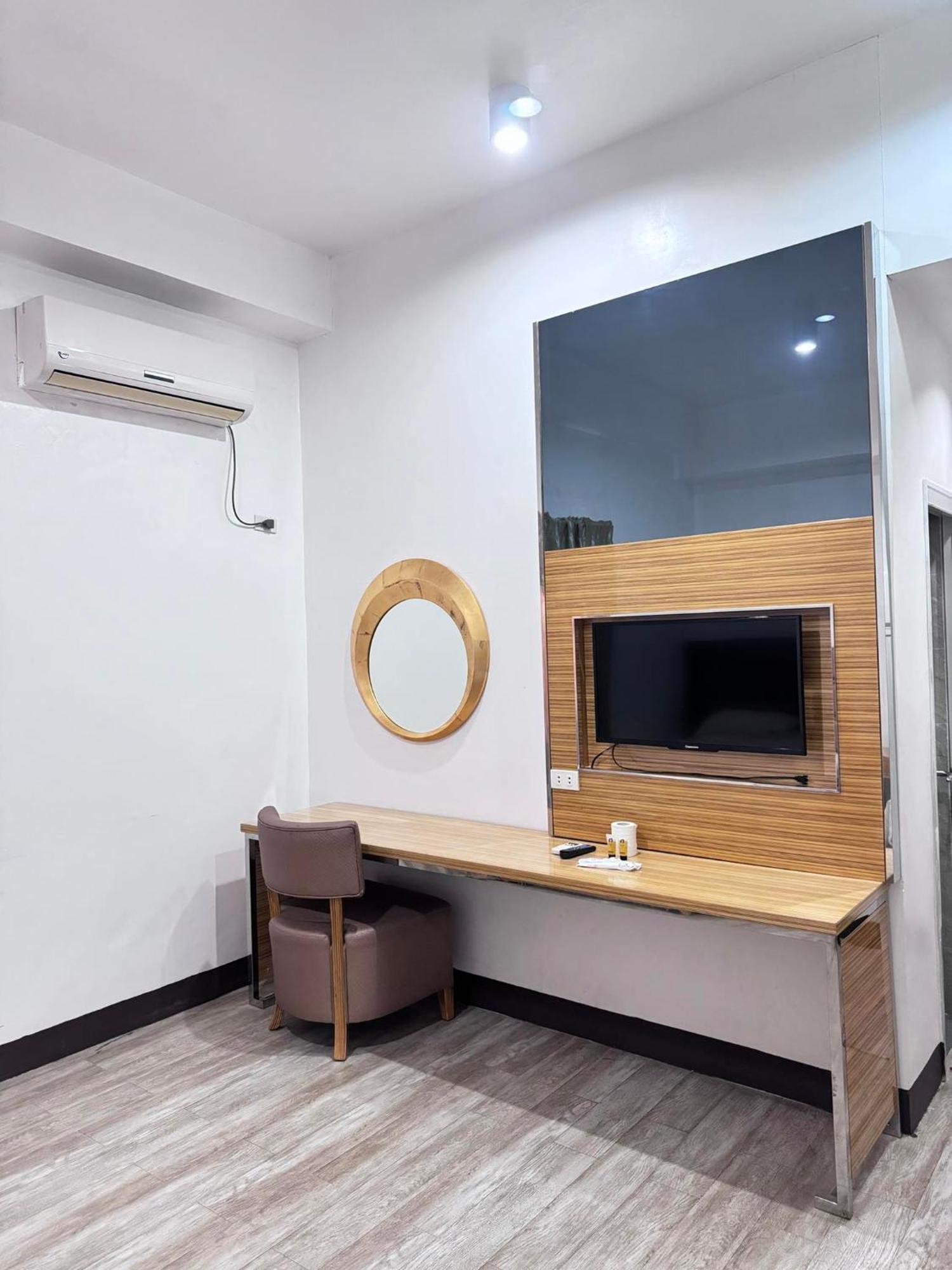 Jeamco Royal Hotel-Palawan Puerto Princesa Екстер'єр фото